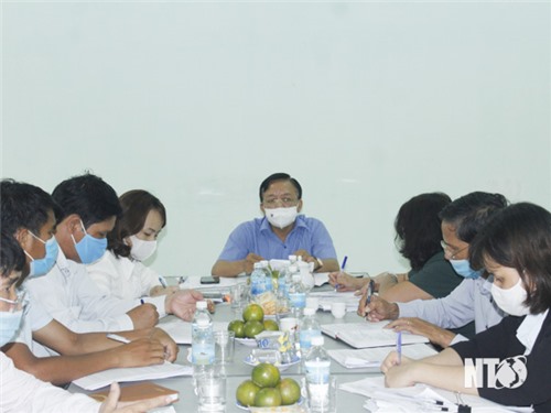 NTO - Đồng chí Lê Huyền, Phó Chủ tịch UBND tỉnh làm việc với Trung tâm nghiên cứu Dê và Thỏ Sơn Tây