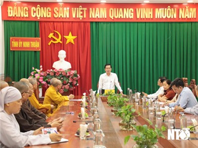 Đồng chí Phạm Văn Hậu, Phó Bí thư Thường trực Tỉnh ủy, Chủ tịch HĐND tỉnh gặp mặt Ban Trị sự Giáo hội Phật giáo Việt Nam tỉnh