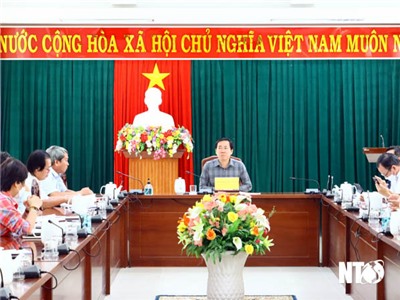 Đồng chí Phan Tấn Cảnh, UVTV Tỉnh ủy, Phó Chủ tịch UBND tỉnh chủ trì cuộc họp nghe báo cáo tiến độ các dự án khu đô thị mới, khu dân cư