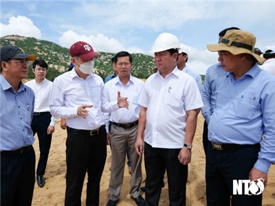 Đồng chí Trần Quốc Nam, Phó Bí thư Tỉnh ủy, Chủ tịch UBND tỉnh kiểm tra tiến độ xây dựng các dự án du lịch trọng điểm