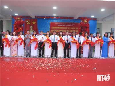 Trường THPT Nguyễn Trãi tổ chức lễ khánh thành trường và gặp mặt kỷ niệm Ngày Nhà giáo Việt Nam