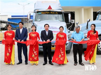 Đồng chí Phan Tấn Cảnh, UVTV Tỉnh ủy, Phó Chủ tịch UBND tỉnh thăm và động viên Công ty TNHH Thông Thuận