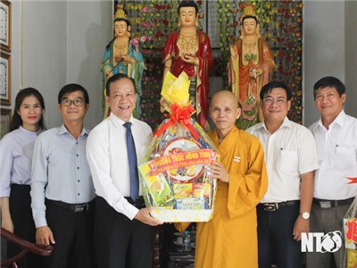 Lãnh đạo HĐND tỉnh thăm, chúc mừng Đại lễ Phật đản năm 2024