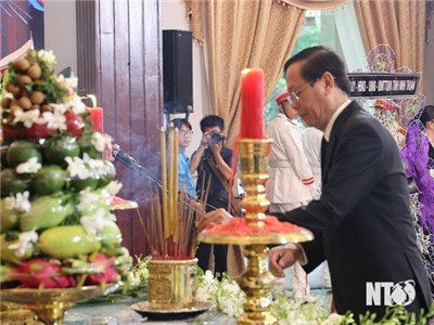 Đoàn đại biểu tỉnh Ninh Thuận kính viếng Tổng Bí thư Nguyễn Phú Trọng