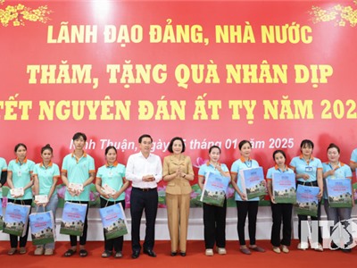 Phó Chủ tịch Quốc hội Nguyễn Thị Thanh thăm, tặng quà Tết tại Ninh Thuận