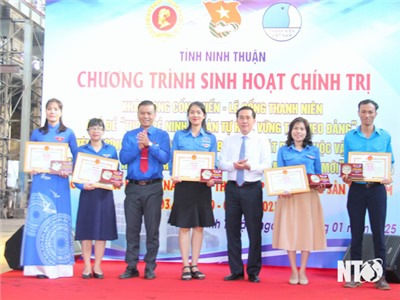 Đồng chí Phạm Văn Hậu, Phó Bí thư Thường trực Tỉnh ủy, Chủ tịch HĐND tỉnh dự sinh hoạt chính trị “Tuổi trẻ Ninh Thuận tự hào, vững tin theo Đảng”