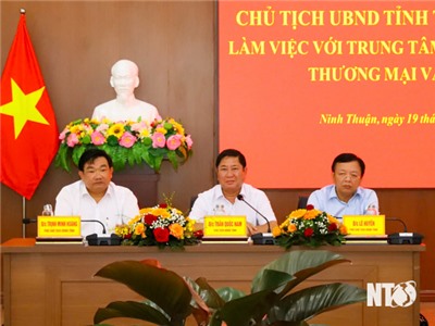 Đồng chí Trần Quốc Nam, Phó Bí thư Tỉnh ủy, Chủ tịch UBND tỉnh làm việc với Trung tâm Xúc tiến Đầu tư, Thương mại và Du lịch