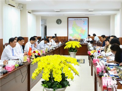 Đồng chí Trần Quốc Nam, Phó Bí thư Tỉnh ủy, Chủ tịch UBND tỉnh  làm việc với Tập đoàn SK (Hàn Quốc)